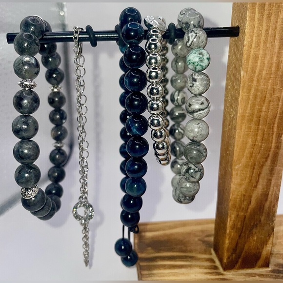 Stackable set of 3 beaded bracelets with 2 silver bracelets. Stretchy adjustable - Picture 13 of 14